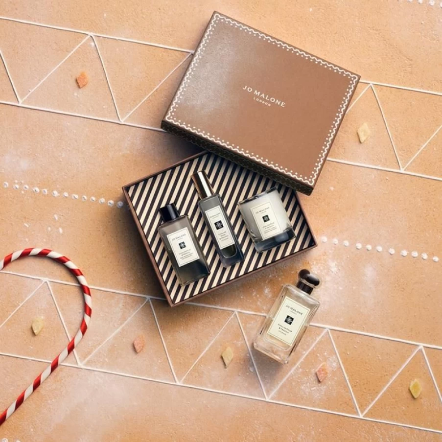 Jo Malone London English Pear & Freesia Limited Edition Holiday Gift Set 2023
